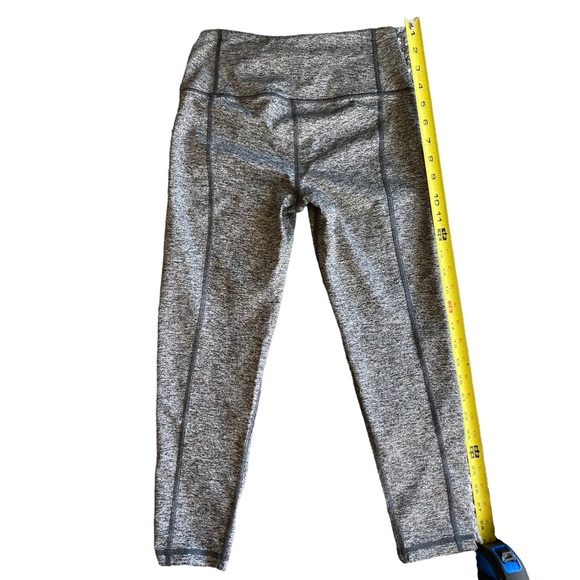 Victoria’s Secret Knockout Capri Grey Athletic Workout Leggings Size XS - Picture 3 of 5